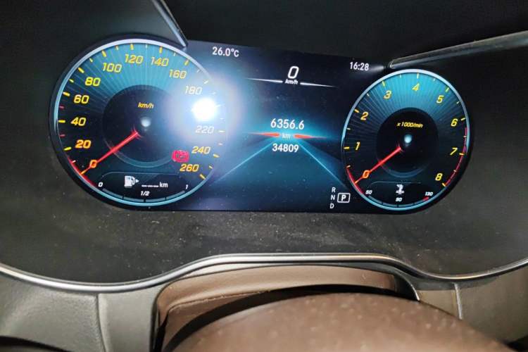 Used Mercedes-Benz GLC 2022 Refreshed GLC 260 L 4MATIC Dynamic Edition Odometer Close Up