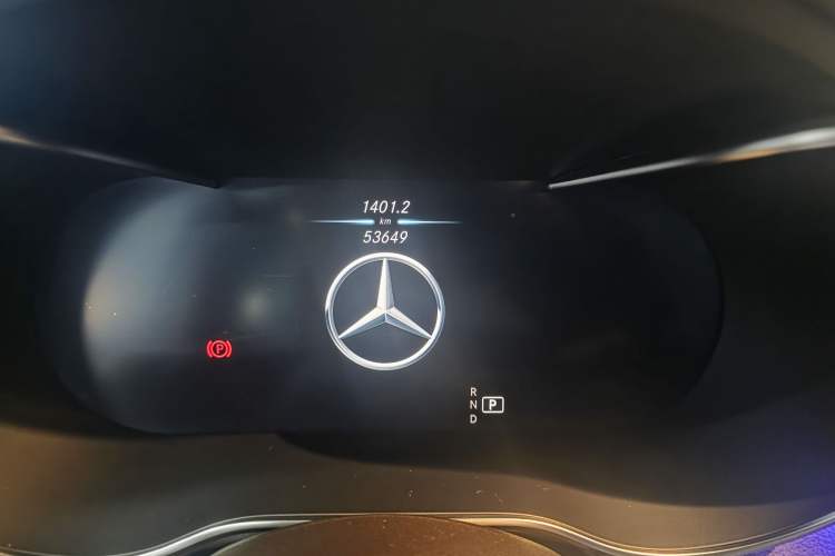 Used Mercedes-Benz GLC 2022 Facelift GLC 260 L 4MATIC Luxury Edition Odometer Close Up