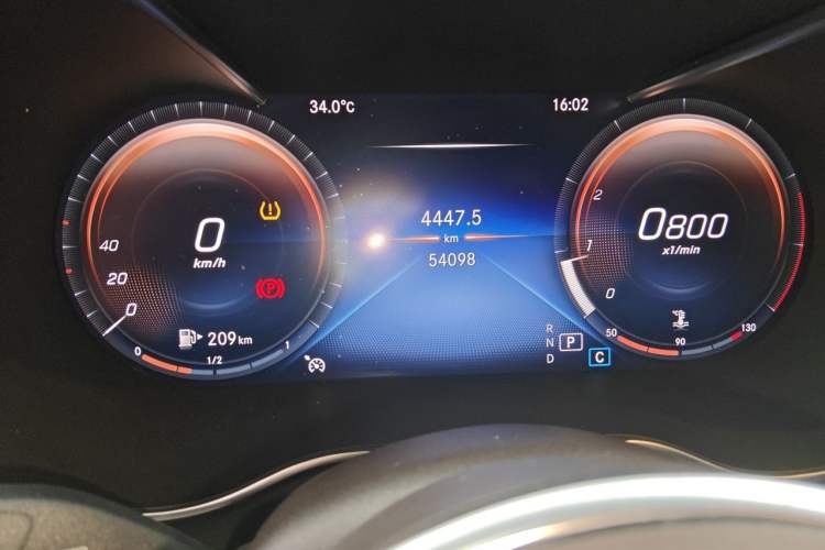 Used Mercedes-Benz GLC 2022 GLC 260 L 4MATIC Luxury Model Odometer Close Up