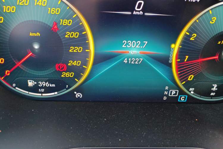Used Mercedes-Benz GLC 2022 Refreshed GLC 300 L 4MATIC Dynamic Edition Prestige Version Odometer Close Up