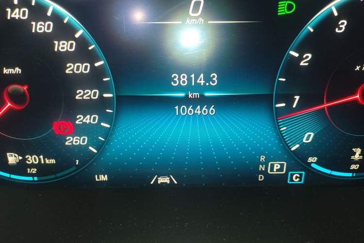 Used Mercedes-Benz GLC 2022 Refreshed GLC 300 L 4MATIC Dynamic Edition Odometer Close Up