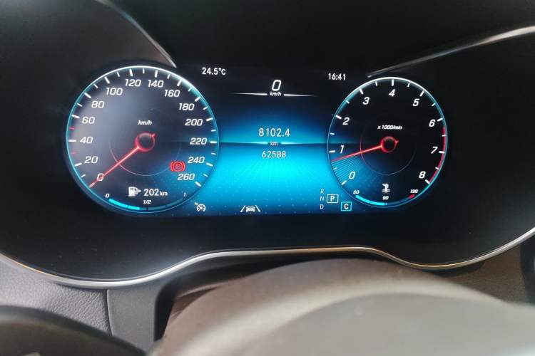 Used Mercedes-Benz GLC 2022 Refreshed GLC 300 L 4MATIC Dynamic Edition Prestige Version Odometer Close Up