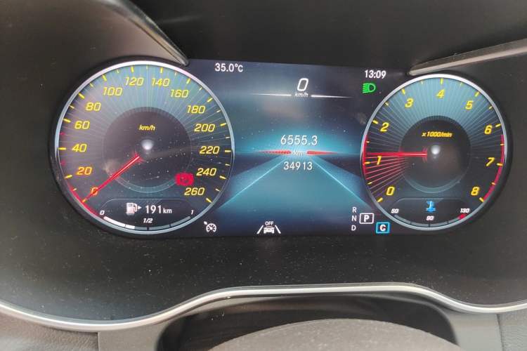 Used Mercedes-Benz GLC 2022 GLC 300 L 4MATIC Dynamic Model Odometer Close Up