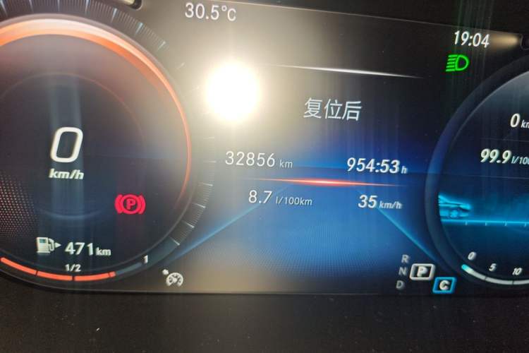 Used Mercedes-Benz GLC 2022 Facelifted GLC 260 L 4MATIC Dynamic Edition Odometer Close Up