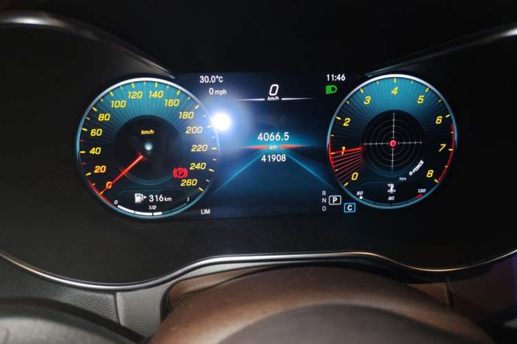 Used Mercedes-Benz GLC 2022 Second Facelift GLC 260 L 4MATIC Luxury Edition Odometer Close Up