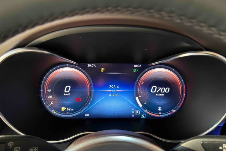 Used Mercedes-Benz GLC 2022 Second Facelift GLC 260 L 4MATIC Luxury Edition Odometer Close Up