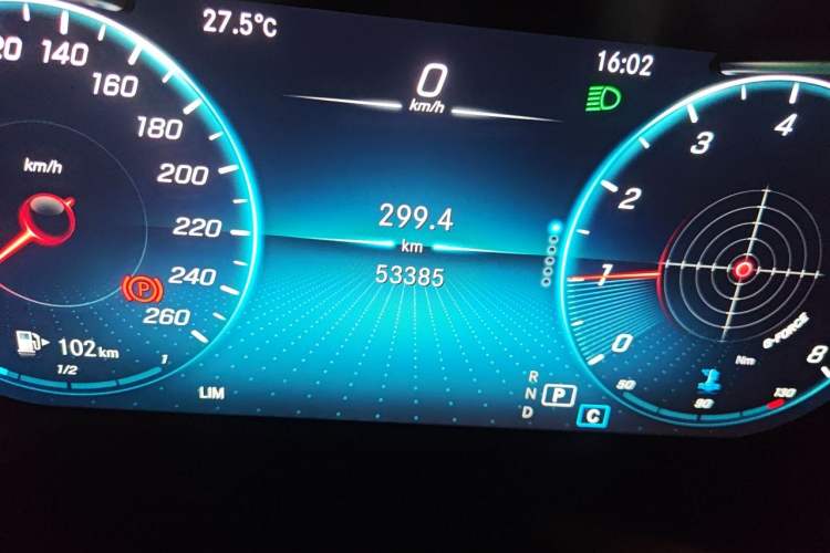 Used Mercedes-Benz GLC 2022 Facelift GLC 300 L 4MATIC Luxury Edition Odometer Close Up