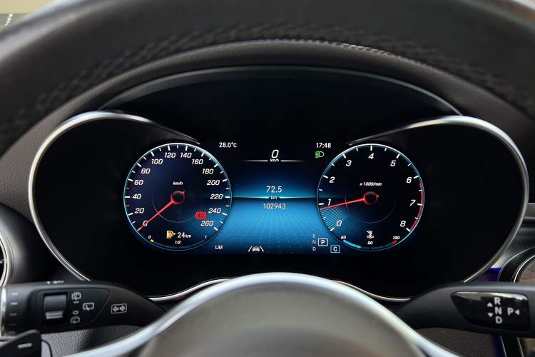Used Mercedes-Benz GLC 2022 Refreshed GLC 300 L 4MATIC Dynamic Edition Odometer Close Up