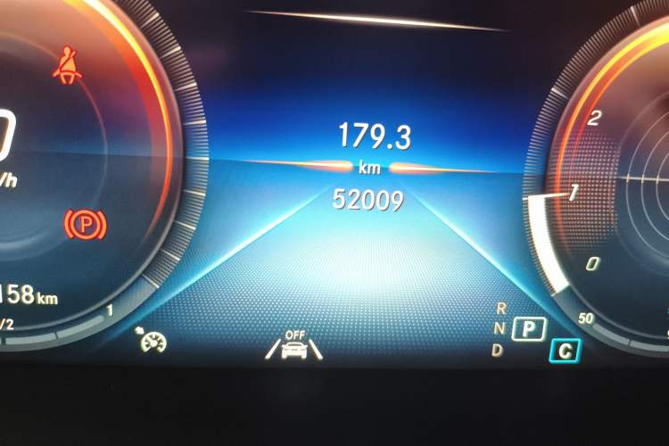 Used Mercedes-Benz GLC 2022 Refreshed GLC 300 L 4MATIC Dynamic Edition Odometer Close Up