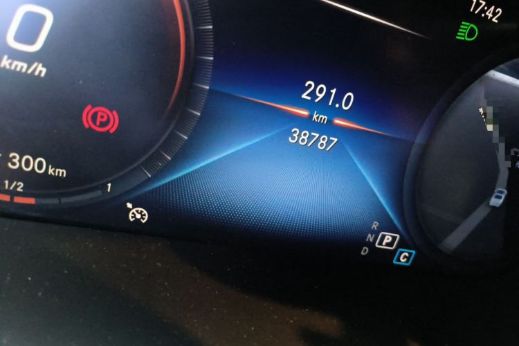 Used Mercedes-Benz GLC 2022 GLC 300 L 4MATIC Dynamic Edition Prestige Model Odometer Close Up