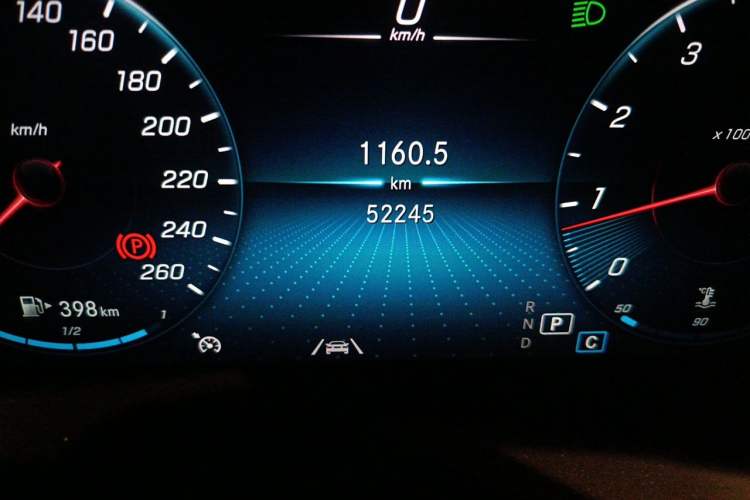 Used Mercedes-Benz GLC 2022 GLC 300 L 4MATIC Dynamic Model Odometer Close Up