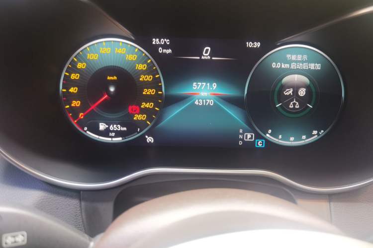 Used Mercedes-Benz GLC 2022 Second Facelift GLC 260 L 4MATIC Luxury Edition Odometer Close Up