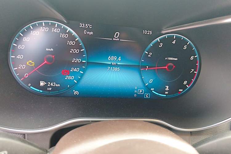 Used Mercedes-Benz GLC 2022 Second Facelift GLC 260 L 4MATIC Luxury Edition Odometer Close Up