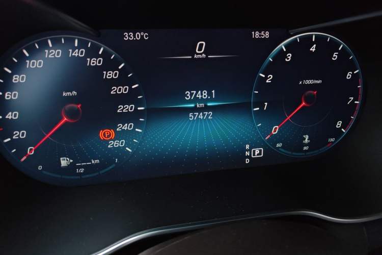 Used Mercedes-Benz GLC 2022 Second Facelift GLC 260 L 4MATIC Luxury Edition Odometer Close Up