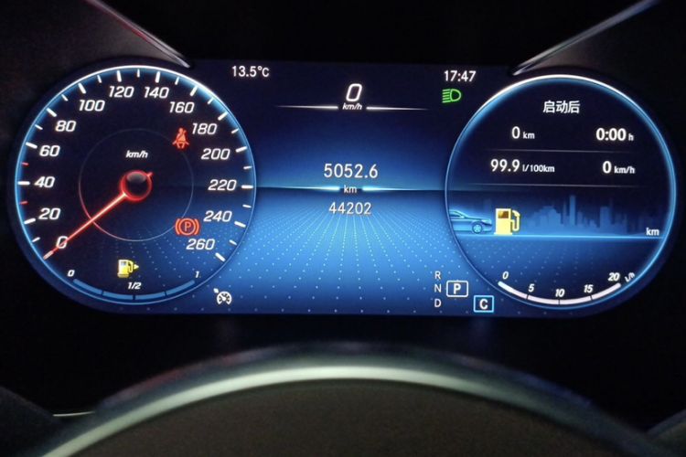 Used Mercedes-Benz GLC 2022 Second Facelift GLC 260 L 4MATIC Luxury Edition Odometer Close Up