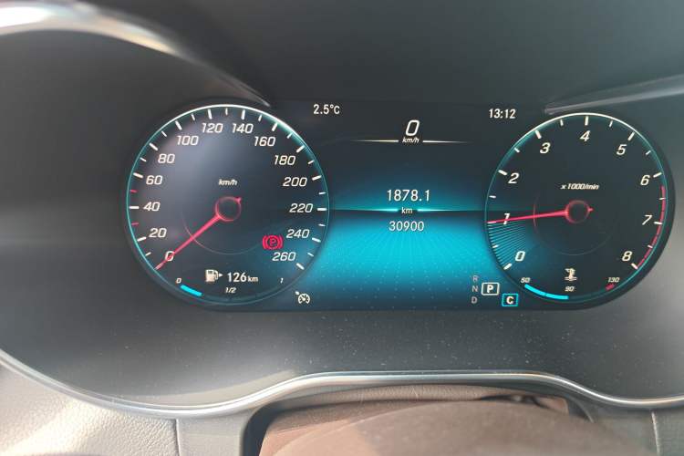 Used Mercedes-Benz GLC 2022 Facelift GLC 260 L 4MATIC Luxury Edition Odometer Close Up