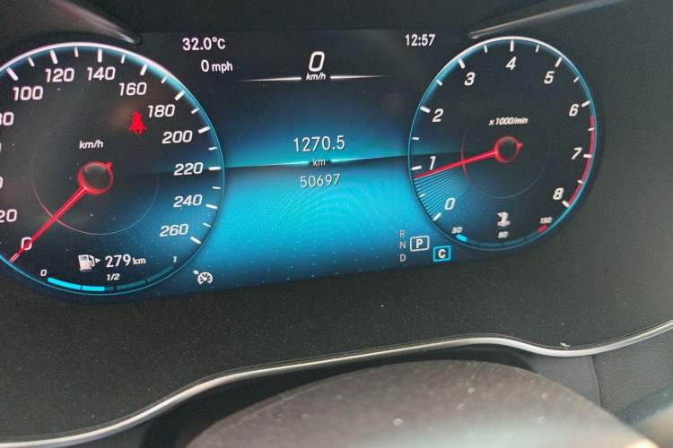 Used Mercedes-Benz GLC 2022 Second Facelift GLC 260 L 4MATIC Luxury Edition Odometer Close Up