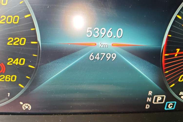 Used Mercedes-Benz GLC 2022 Second Facelift GLC 260 L 4MATIC Luxury Edition Odometer Close Up