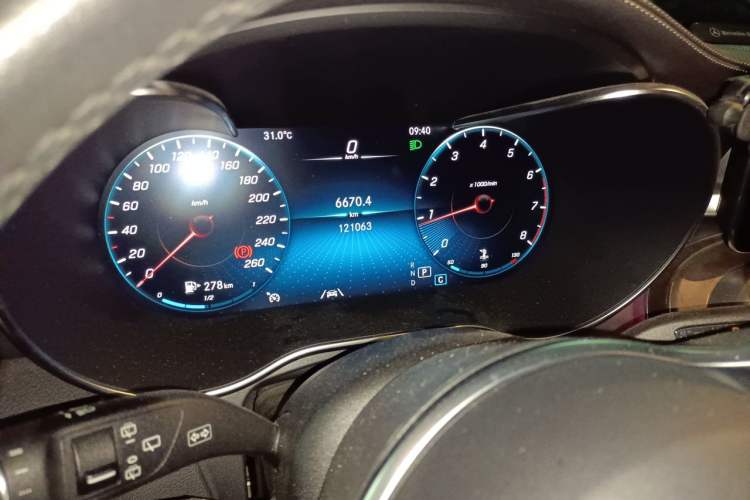 Used Mercedes-Benz GLC 2022 GLC 300 L 4MATIC Dynamic Model Odometer Close Up