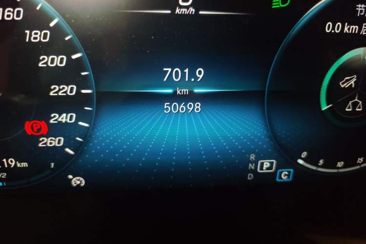 Used Mercedes-Benz GLC 2022 Second Facelift GLC 260 L 4MATIC Luxury Edition Odometer Close Up