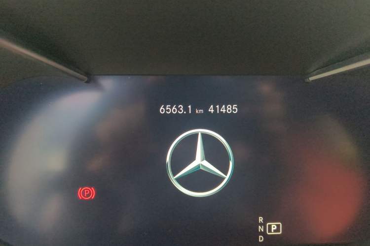Used Mercedes-Benz GLC 2022 Second Facelift GLC 260 L 4MATIC Luxury Edition Odometer Close Up
