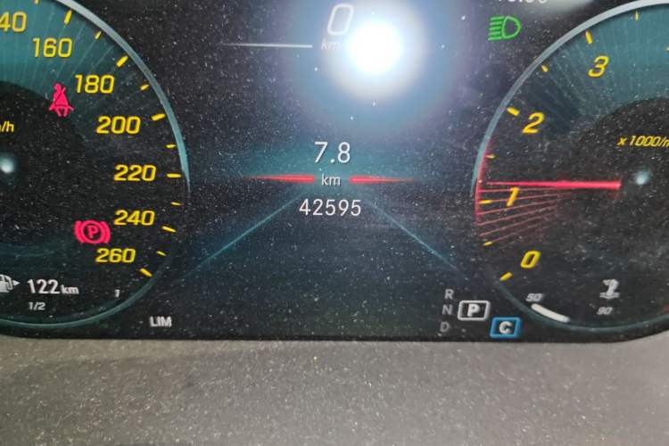 Used Mercedes-Benz GLC 2022 Second Facelift GLC 260 L 4MATIC Luxury Edition Odometer Close Up