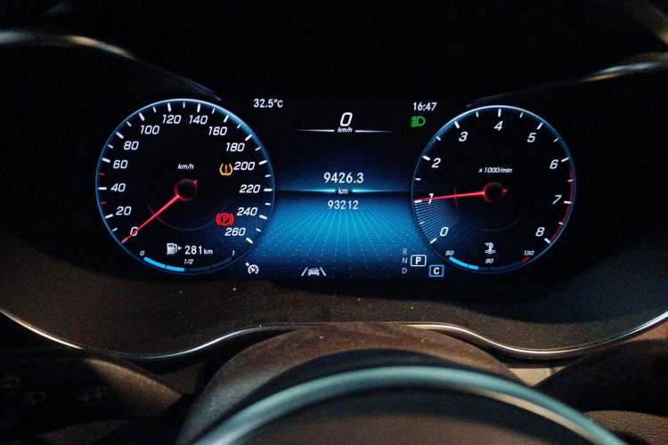 Used Mercedes-Benz GLC 2022 Refreshed GLC 300 L 4MATIC Dynamic Edition Odometer Close Up