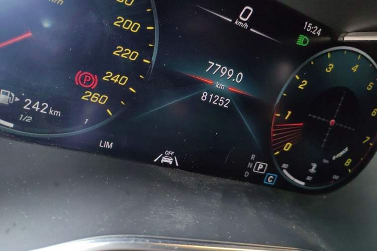Used Mercedes-Benz GLC 2022 GLC 300 L 4MATIC Dynamic Model Odometer Close Up
