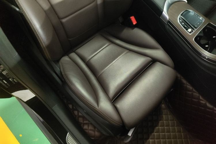 Used Mercedes-Benz GLC 2022 Second Facelift GLC 260 L 4MATIC Luxury Edition Right Front Seat