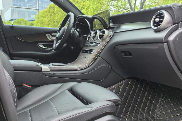 Used Mercedes-Benz GLC 2022 GLC 260 L 4MATIC Luxury Model Right Front Seat