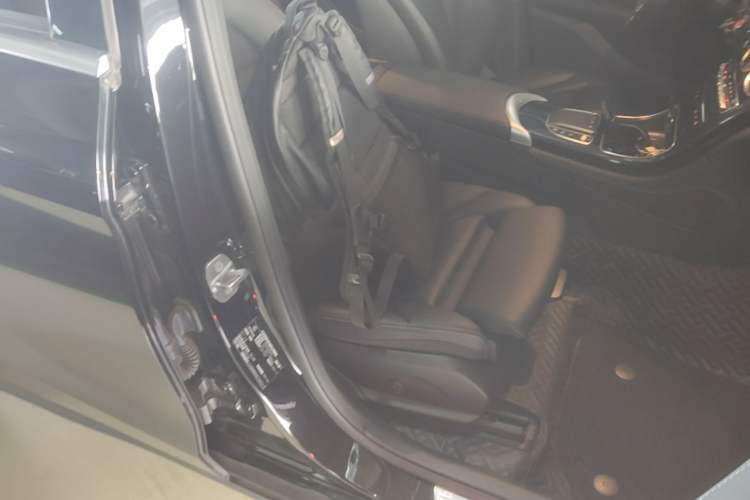 Used Mercedes-Benz GLC 2022 Refreshed GLC 260 L 4MATIC Dynamic Edition Right Front Seat