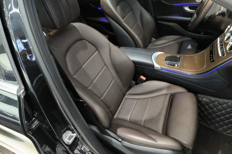 Used Mercedes-Benz GLC 2022 Second Facelift GLC 260 L 4MATIC Luxury Edition Right Front Seat