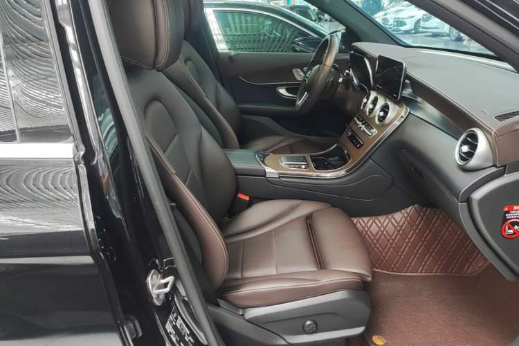 Used Mercedes-Benz GLC 2022 Second Facelift GLC 260 L 4MATIC Luxury Edition Right Front Seat