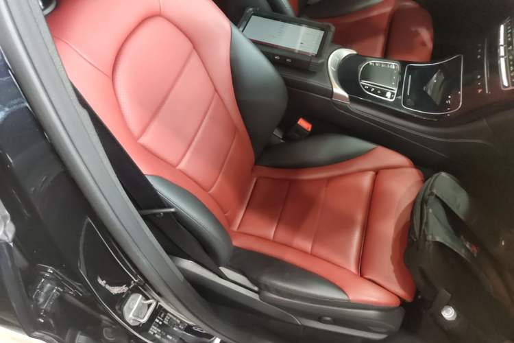 Used Mercedes-Benz GLC 2022 Facelift GLC 260 L 4MATIC Luxury Edition Right Front Seat