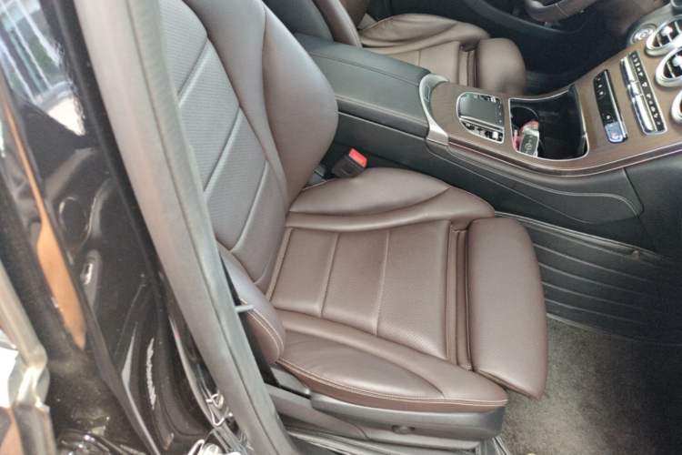 Used Mercedes-Benz GLC 2022 Facelift GLC 260 L 4MATIC Luxury Edition Right Front Seat