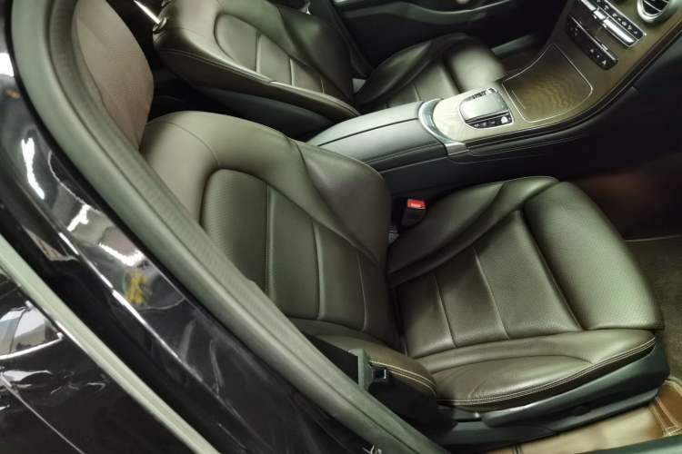 Used Mercedes-Benz GLC 2022 Second Facelift GLC 260 L 4MATIC Luxury Edition Right Front Seat