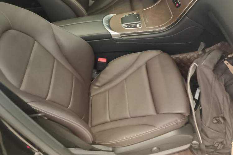Used Mercedes-Benz GLC 2022 Second Facelift GLC 260 L 4MATIC Luxury Edition Right Front Seat