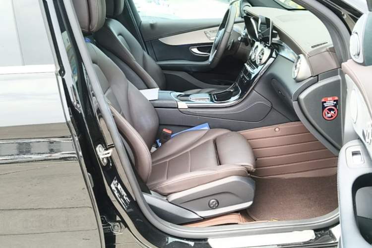 Used Mercedes-Benz GLC 2022 Refreshed GLC 260 L 4MATIC Dynamic Edition Right Front Seat