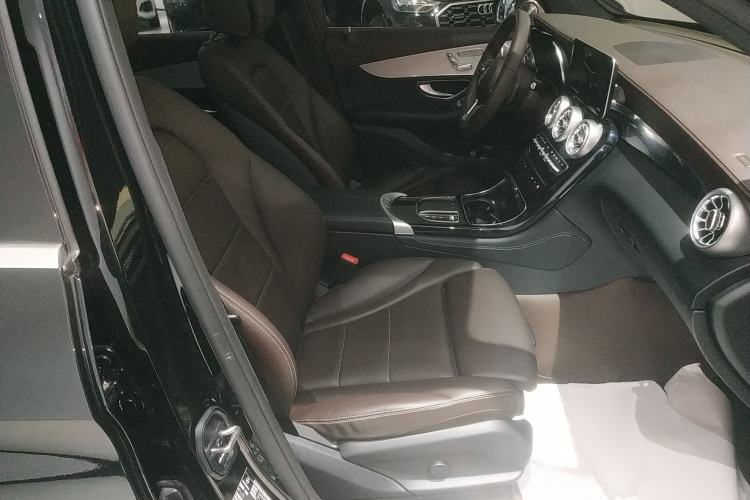 Used Mercedes-Benz GLC 2022 Refreshed GLC 260 L 4MATIC Dynamic Edition Right Front Seat