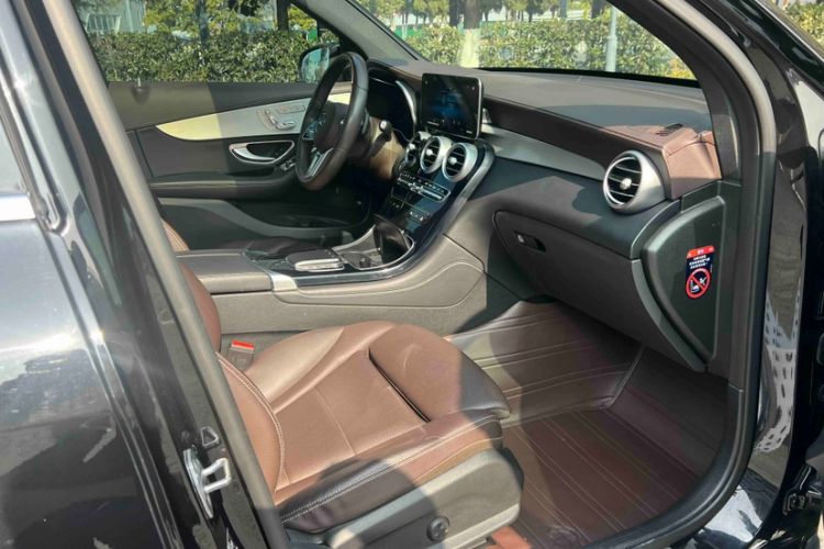 Used Mercedes-Benz GLC 2022 Second Facelift GLC 260 L 4MATIC Dynamic Edition Right Front Seat
