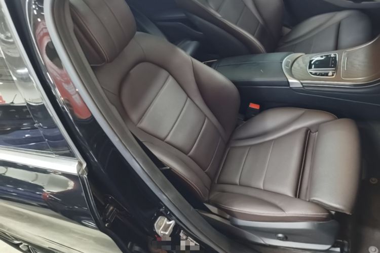 Used Mercedes-Benz GLC 2022 Second Facelift GLC 260 L 4MATIC Luxury Edition Right Front Seat