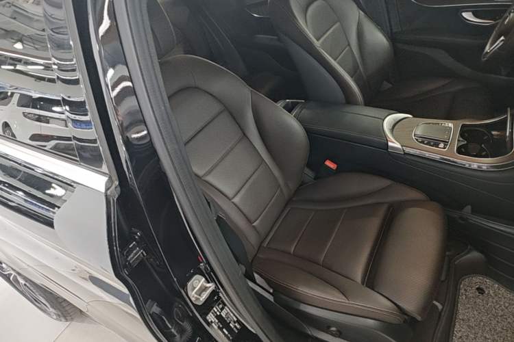 Used Mercedes-Benz GLC 2022 Second Facelift GLC 260 L 4MATIC Luxury Edition Right Front Seat