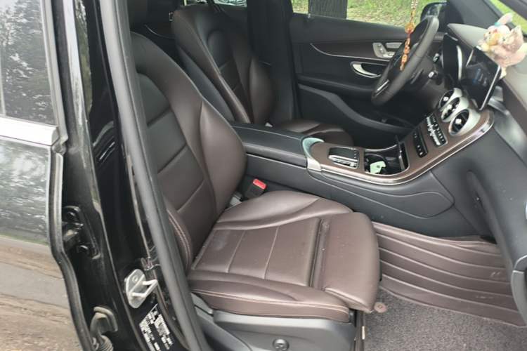 Used Mercedes-Benz GLC 2022 Second Facelift GLC 260 L 4MATIC Luxury Edition Right Front Seat