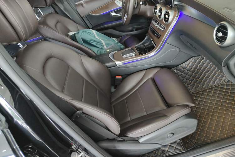 Used Mercedes-Benz GLC 2022 Second Facelift GLC 260 L 4MATIC Luxury Edition Right Front Seat