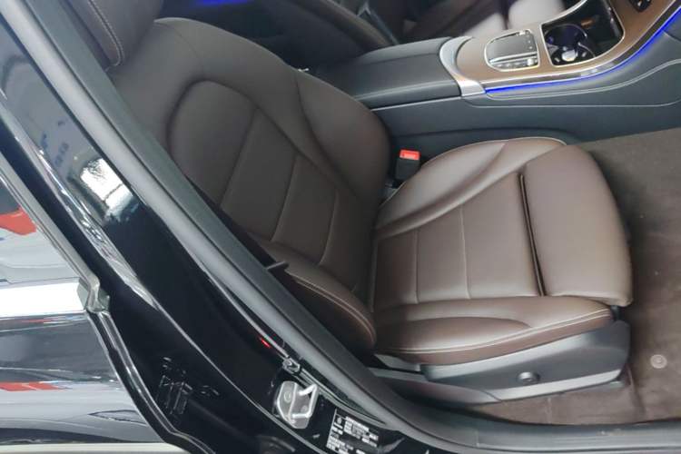 Used Mercedes-Benz GLC 2022 Second Facelift GLC 260 L 4MATIC Luxury Edition Right Front Seat