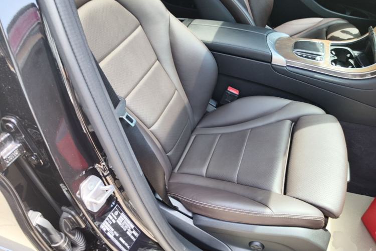 Used Mercedes-Benz GLC 2022 Second Facelift GLC 260 L 4MATIC Luxury Edition Right Front Seat