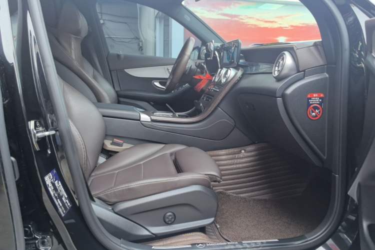 Used Mercedes-Benz GLC 2022 Second Facelift GLC 260 L 4MATIC Dynamic Edition Right Front Seat