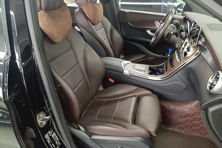 Used Mercedes-Benz GLC 2022 Facelift GLC 300 L 4MATIC Luxury Edition Right Front Seat