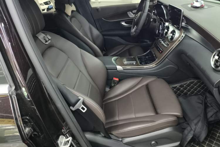 Used Mercedes-Benz GLC 2022 Facelift GLC 260 L 4MATIC Luxury Edition Right Front Seat