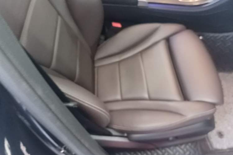 Used Mercedes-Benz GLC 2022 Second Facelift GLC 260 L 4MATIC Luxury Edition Right Front Seat